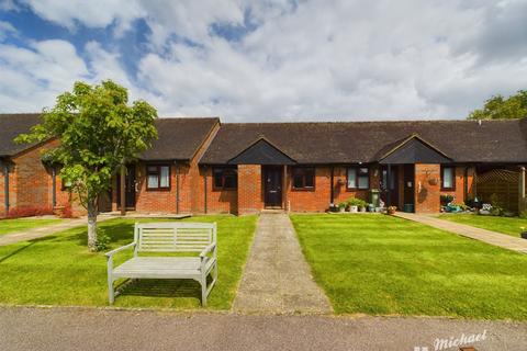 2 bedroom bungalow for sale, William Hill Drive, Bierton, Aylesbury, Buckinghamshire