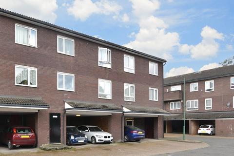 35 Brackley Close, Wallington, SM6 9JR