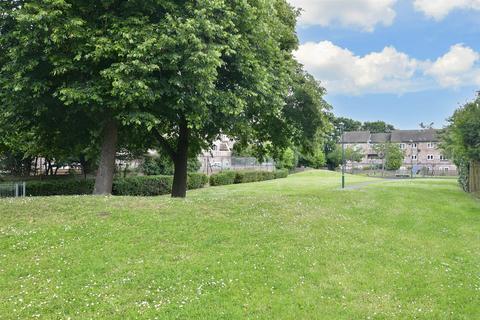 35 Brackley Close, Wallington, SM6 9JR
