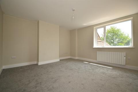 2 bedroom flat for sale, London Road, Watersfield, West Sussex, RH20