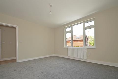 2 bedroom flat for sale, London Road, Watersfield, West Sussex, RH20