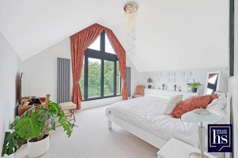 4 bedroom detached house for sale, Chelmsford Road, Brentwood CM15