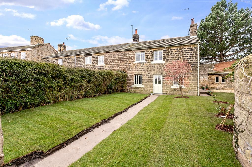 Harrogate Road, Harewood, LS17 2 bed terraced house to rent £1,200 pcm (£277 pw)
