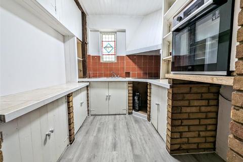 1 bedroom apartment to rent, Queens Road, London