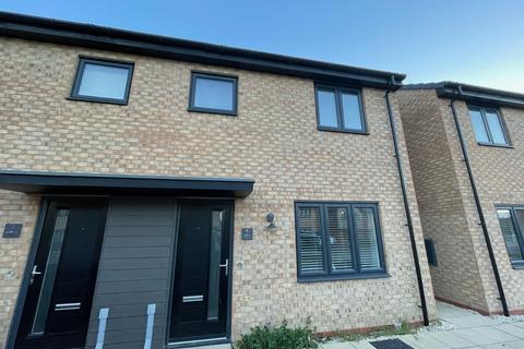 3 bedroom semi-detached house to rent, Eagle Farm South, Milton Keynes MK17