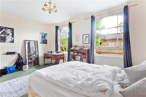 3 bedroom apartment for sale, Walcorde Avenue, London, SE17