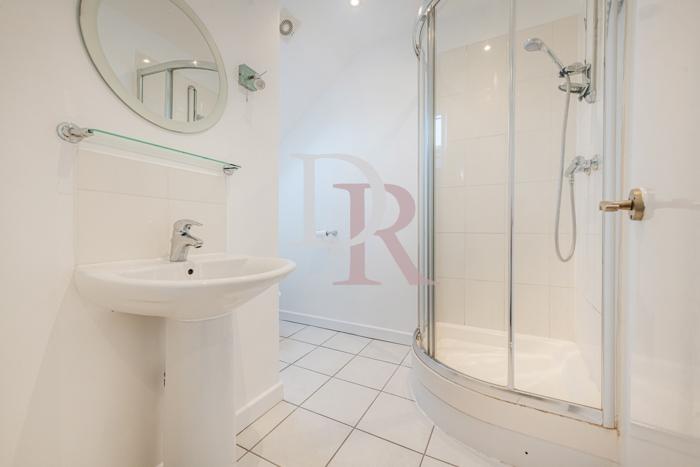 Bathroom/Hallway