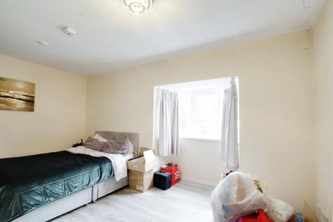 Studio to rent, Knowles Close, Yiewsley, West Drayton UB7