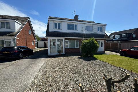 3 bedroom semi-detached house to rent, Crediton Avenue, Southport