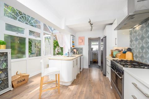 Kingsbridge Road, Walton-on-Thames, KT12