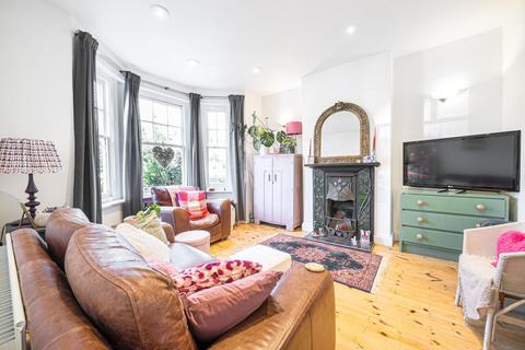 2 bedroom flat for sale, Radbourne Road, Balham