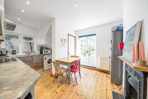 2 bedroom flat for sale, Radbourne Road, Balham