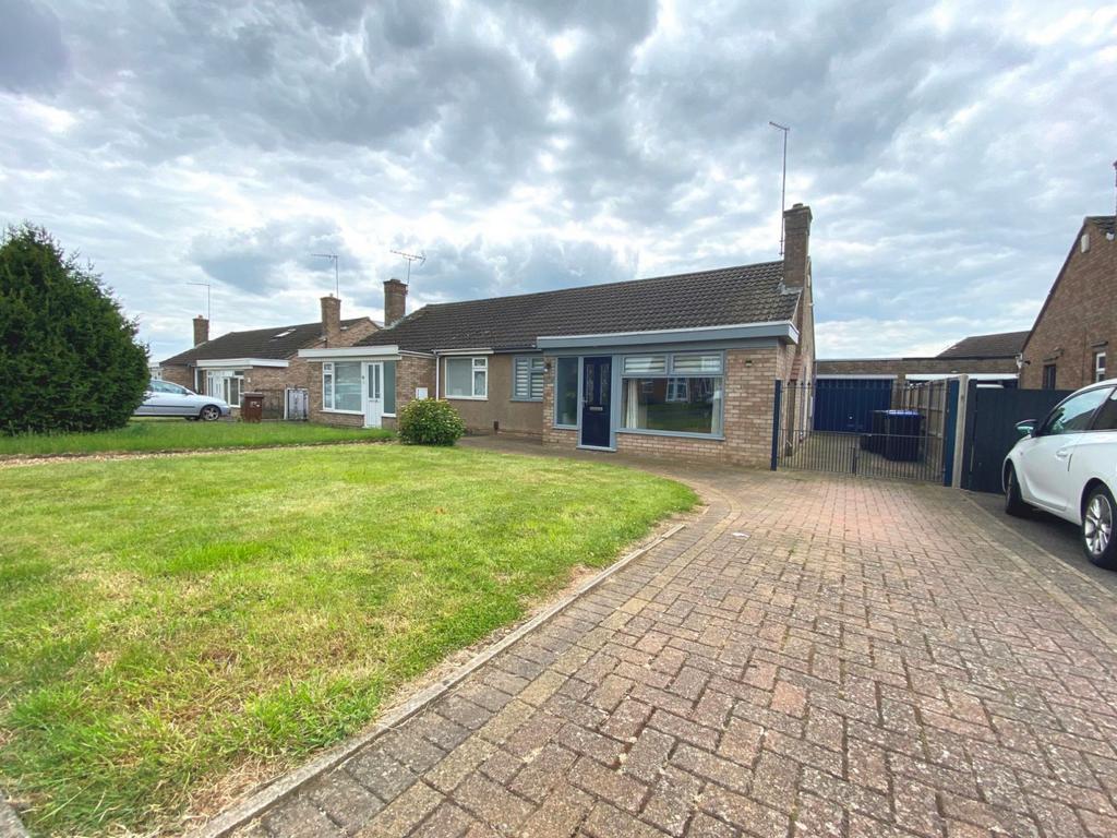 Ledaig Way, Parklands, Northampton... 2 bed semidetached bungalow for