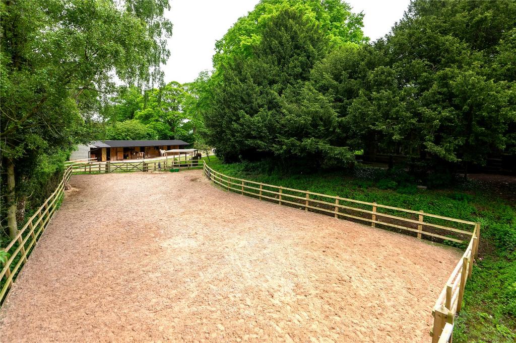 Lot 2 - Manege