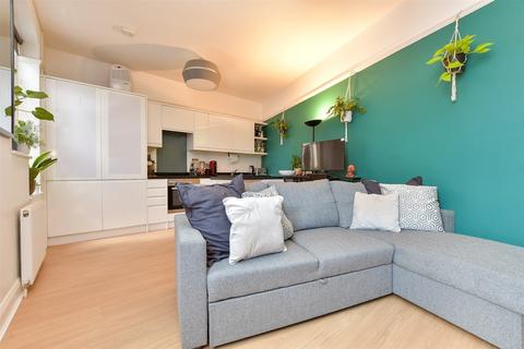 1 bedroom ground floor flat for sale, South Street, Dorking, Surrey