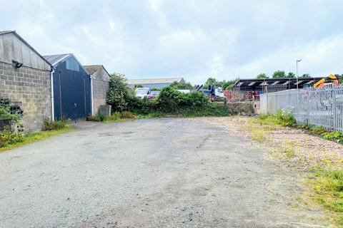 Warehouse to rent, Glynton Warehouse & Yard, Henfaes Lane, Y Trallwng, SY21 7BE