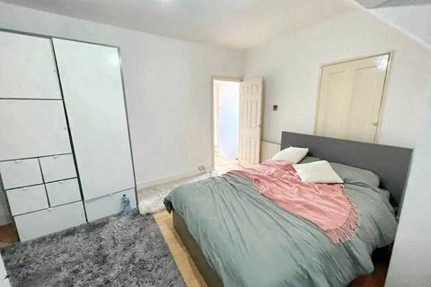2 bedroom semi-detached house to rent, Tilney Road, Dagenham RM9