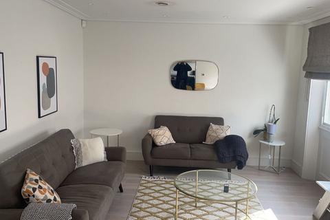 3 bedroom apartment to rent, London W1K