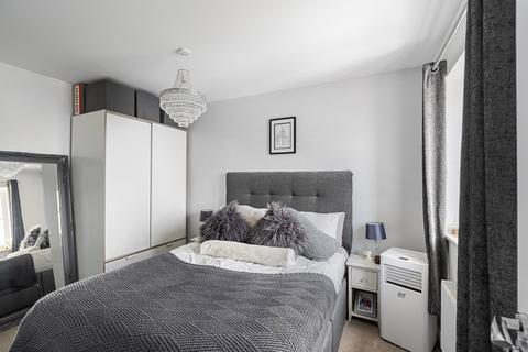 11 Barchamber Way, Gravesend, DA12 2FA