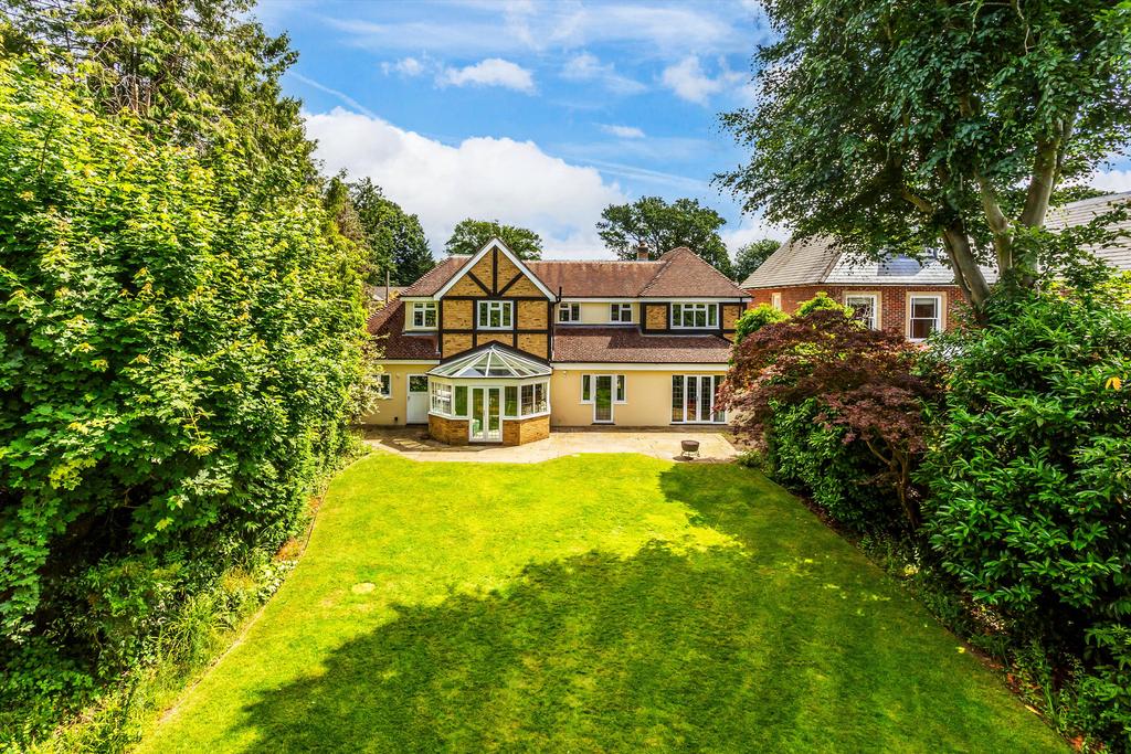 Oak Road, Cobham, Surrey, KT11 5 bed detached house - £1,850,000