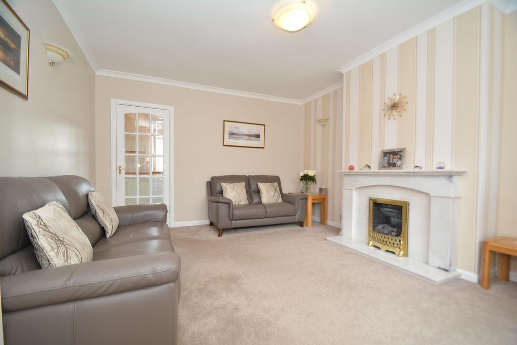 48 Kinglass Road, Bearsden, Glasgow... 3 bed semidetached house £218,500