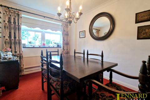 4 bedroom detached house for sale, Badgers Mount, Orsett Heath RM16