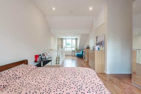 8 Hazel Way, London, SE1 5XL