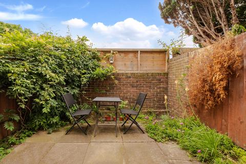 8 Hazel Way, London, SE1 5XL