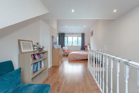 8 Hazel Way, London, SE1 5XL