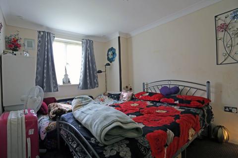 2 bedroom flat for sale, Westfield Gardens, Romford