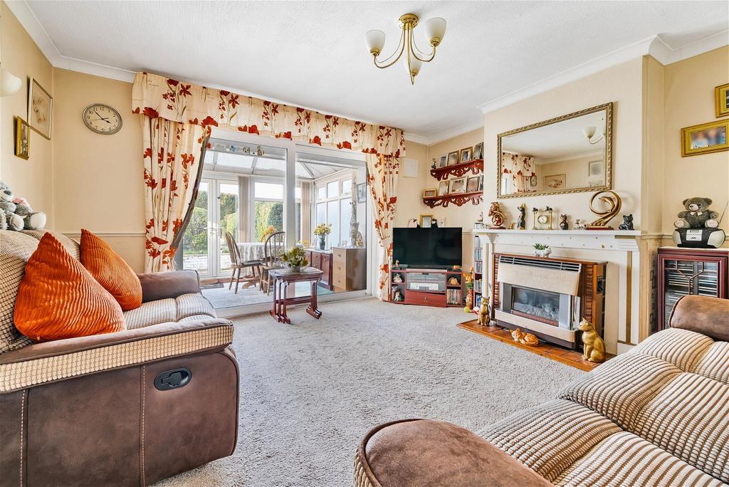 Widmore Road, Basingstoke, 2 bed semidetached house for sale £350,000