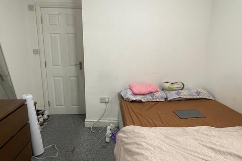 5 bedroom house share to rent, Park Road, Wembley, Greater London, HA0