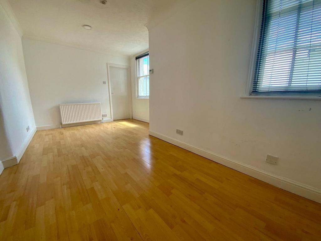 Lansdowne Place, Hove, BN3 Studio to rent £925 pcm (£213 pw)
