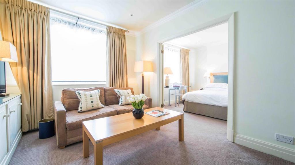 Reception Room - 1 bedroom apartment