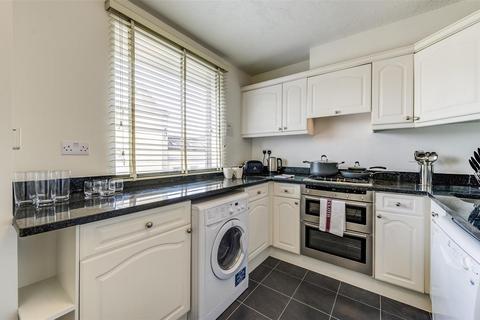 2 bedroom flat to rent, FULHAM ROAD, London, SW3