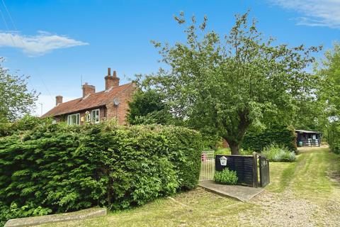 2 bedroom semi-detached house for sale, Back Lane, Westborough, Newark, NG23