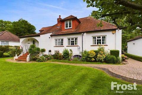 4 bedroom detached house for sale, Ferry Lane, Wraysbury, Berkshire, TW19