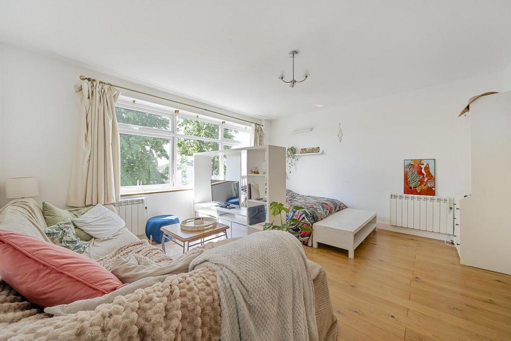 Liskeard Gardens, Blackheath Studio for sale £250,000
