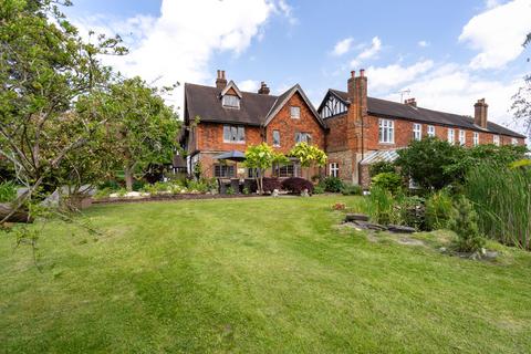 4 bedroom semi-detached house for sale, Chipstead, Coulsdon CR5