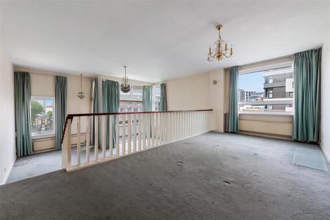 121 The Water Gardens, London, W2 2DD