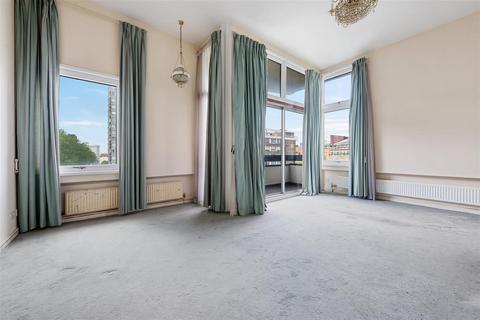 121 The Water Gardens, London, W2 2DD