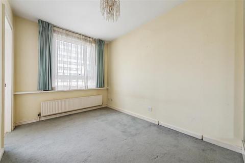 121 The Water Gardens, London, W2 2DD