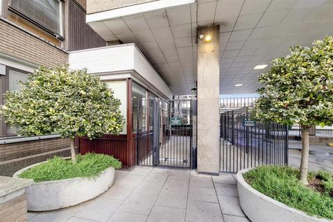 1 bedroom flat for sale, THE WATER GARDENS, London, W2