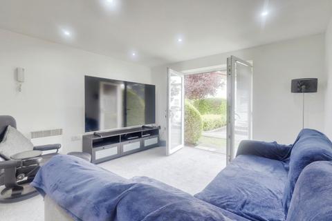 2 bedroom apartment for sale, Priorywood Drive, Leigh-on-sea, SS9