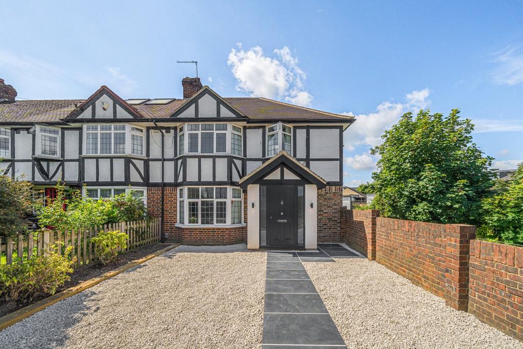 Cardinal Avenue, Kingston Upon... 4 bed end of terrace house to rent