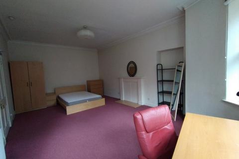 5 bedroom flat to rent, Eglinton Crescent, Edinburgh EH12