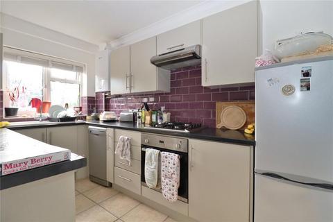 2 bedroom apartment to rent, Midhope Close, Woking GU22