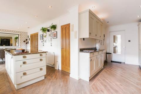 12 Weavers Road, Quedgeley, Gloucester, GL2 4WX
