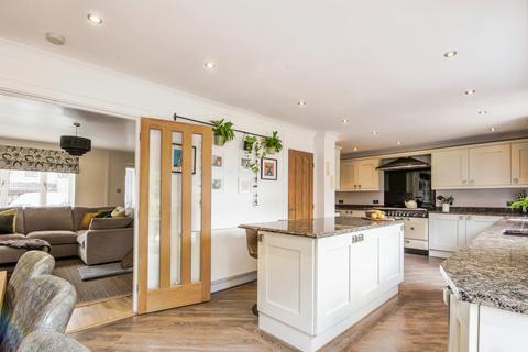 12 Weavers Road, Quedgeley, Gloucester, GL2 4WX