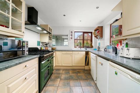 22 Hill Road, Oakley, Basingstoke, RG23 7HR